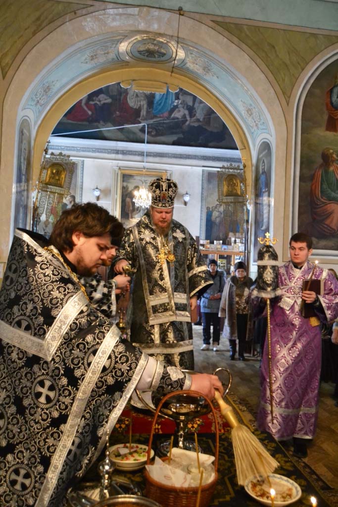 Литургия Преждеосвященных Даров и освящение колива