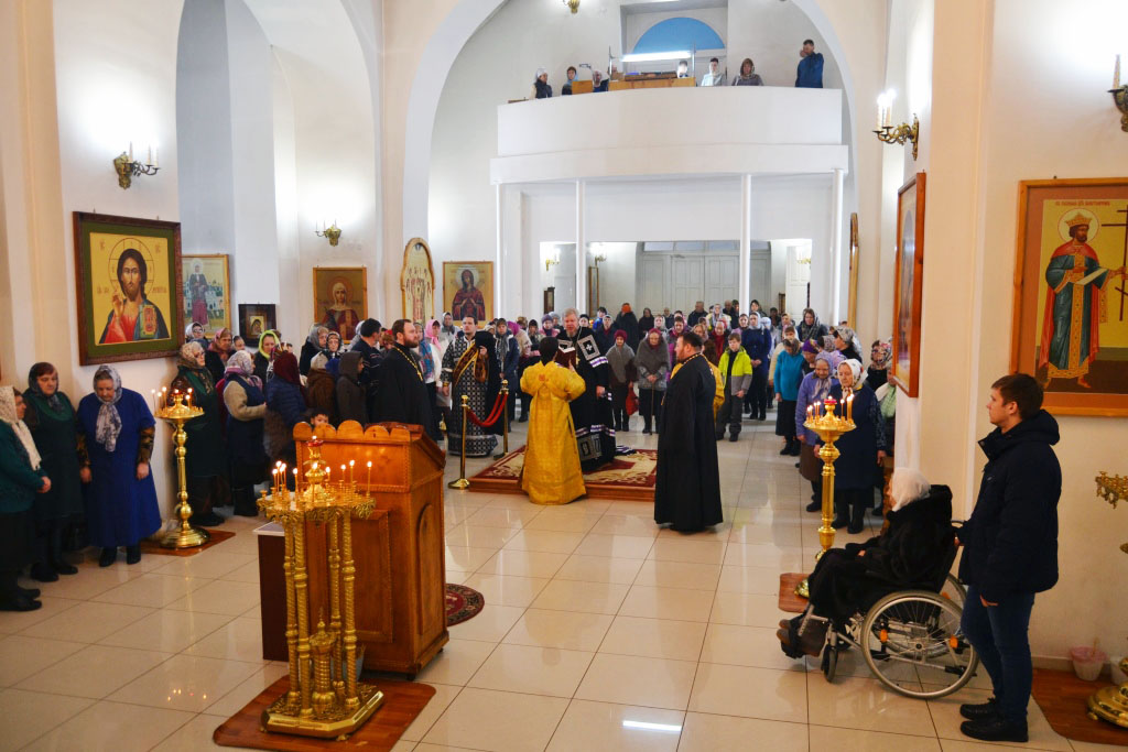 Божественная Литургия в Кафедральном соборе города Отрадный