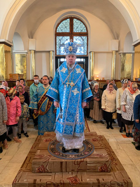 Божественная литургия в кафедральном соборе города Похвистнево в честь иконы Божией Матери «Табынская»