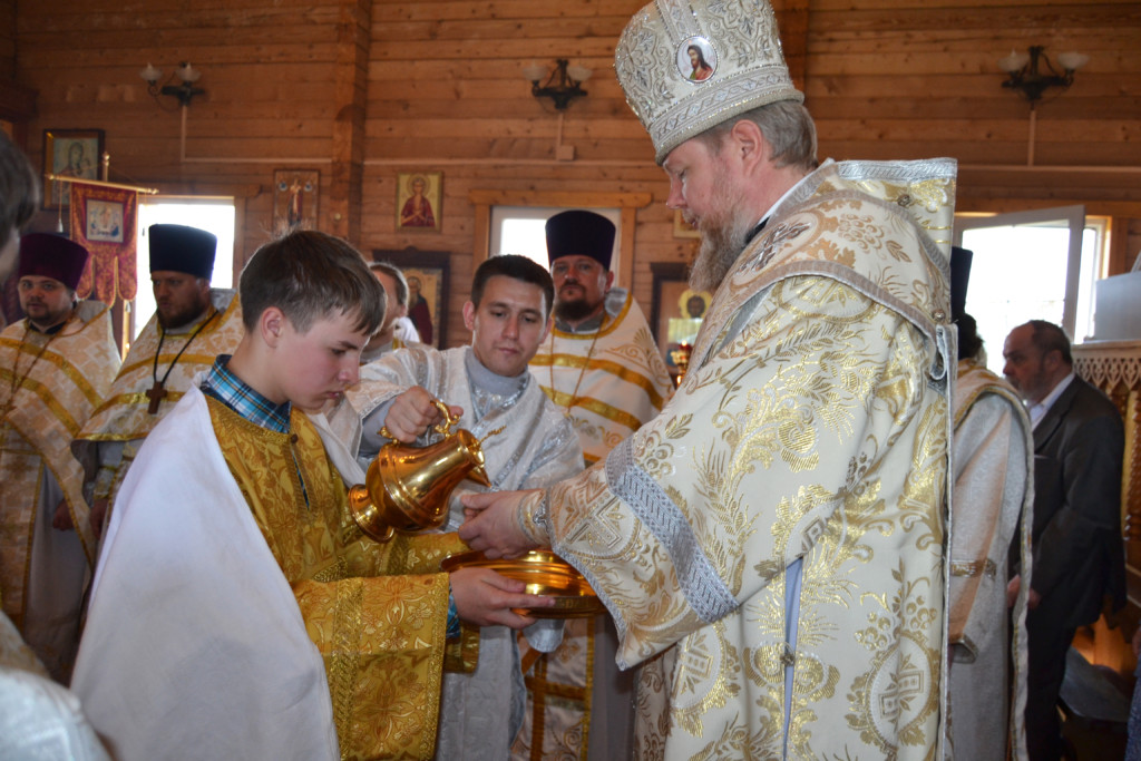Божественная литургия в храме в честь преподобного Серафима Саровского