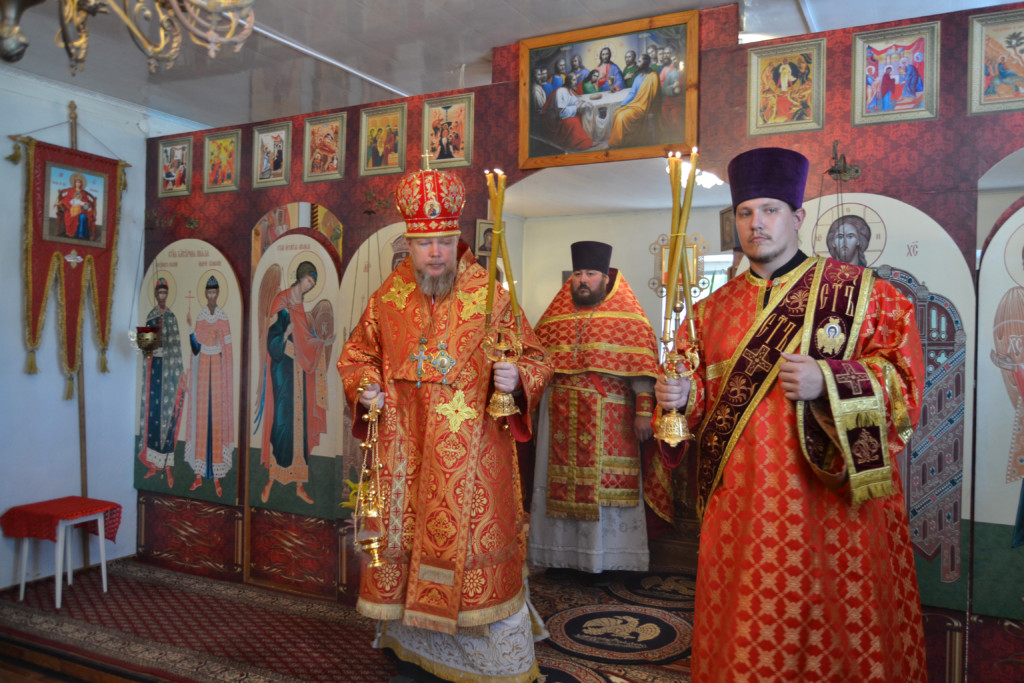 Божественная литургия в храме в честь Царских Мучеников с. Садгород
