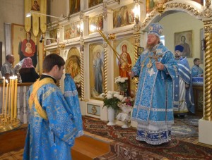 Епископ Никифор возглавил Божественную литургию престольного праздника в отрадненском храме Рождества Пресвятой Богородицы